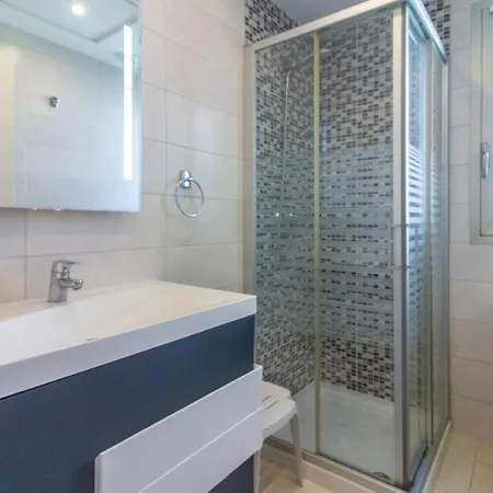 Stunning In With Swimming Pool Holiday home *