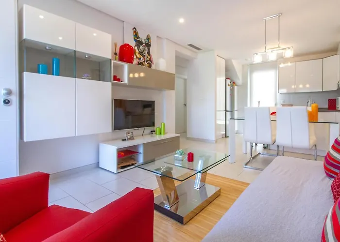 3 Bedroom Stunning In Semesterbostad Torrevieja